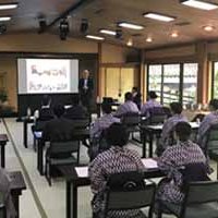 社内講師によるサービス研修 社内講師によるサービス研修