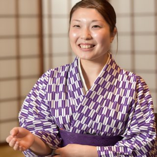 お客さまに寄り添った接客が できることこそ、旅館の魅力。 お客さまに寄り添った接客が できることこそ、旅館の魅力。